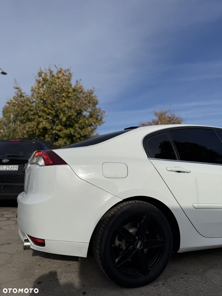 Renault Laguna 2010 photo 2