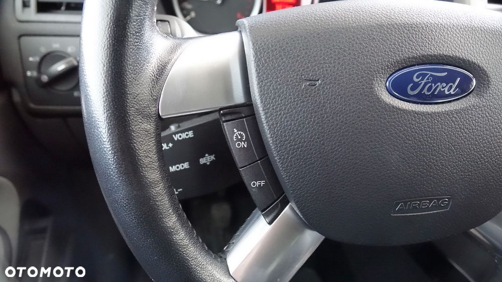 Ford Kuga - 34