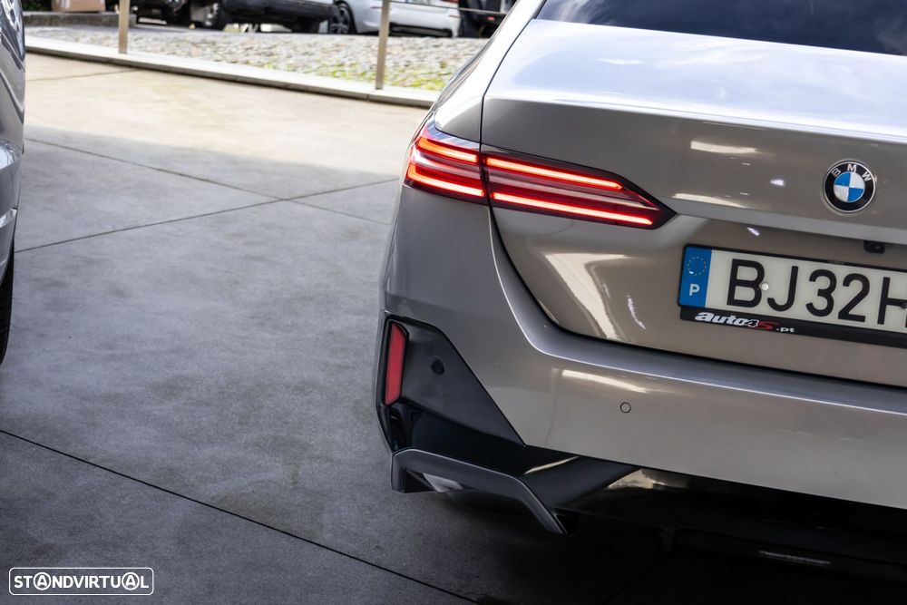 BMW 520 d Pack Desportivo M - 7
