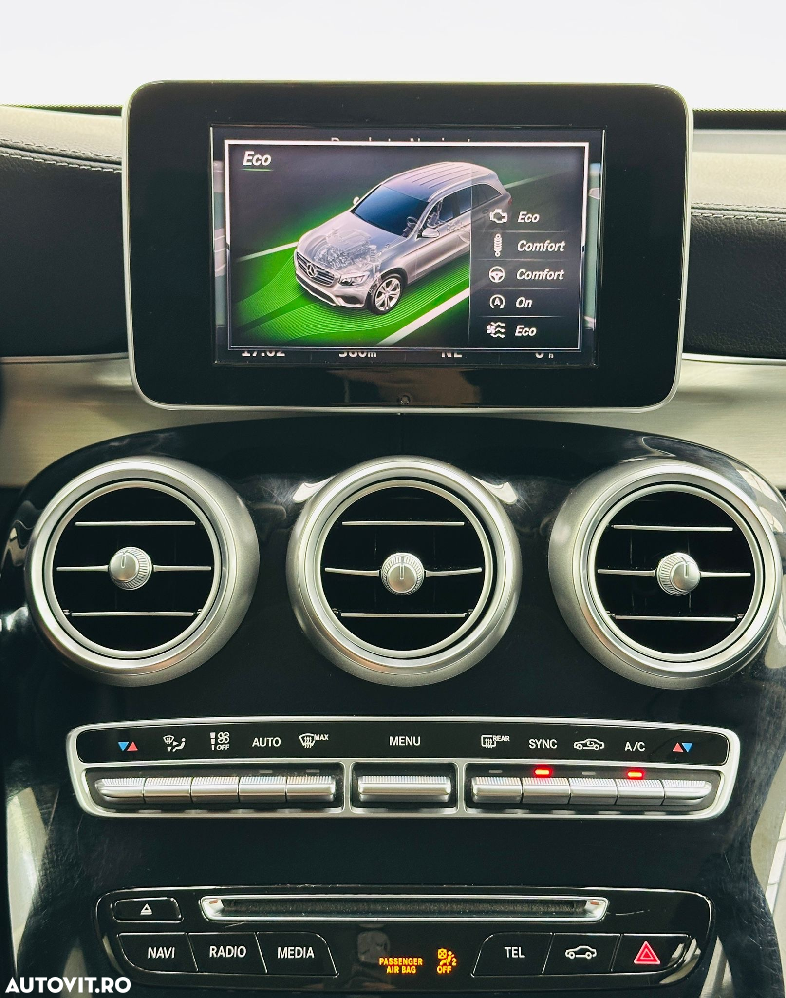 Mercedes-Benz GLC - 33