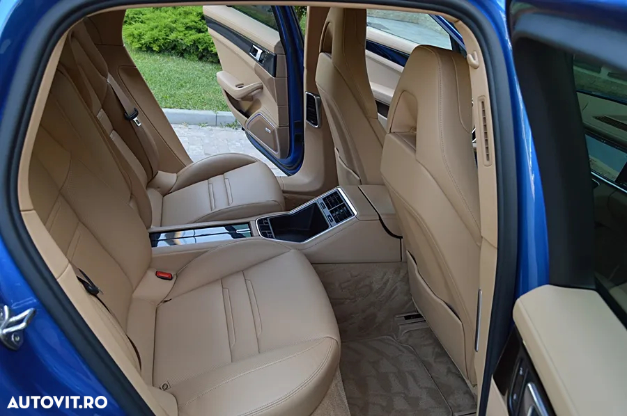 Porsche Panamera 4 - 6