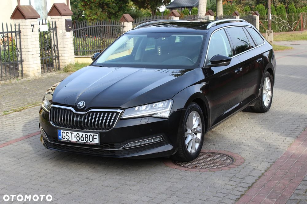 Skoda Superb 2.0 TDI DSG Premium Edition - 32