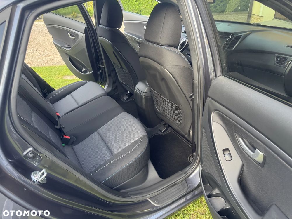 Hyundai i30 blue 1.4 Passion - 14