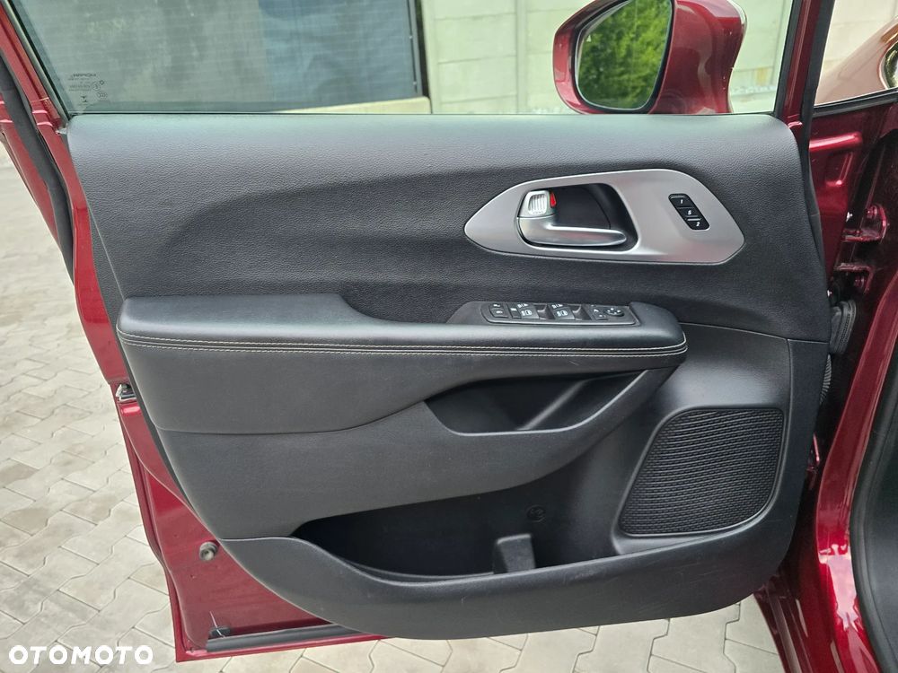 Chrysler Pacifica - 28
