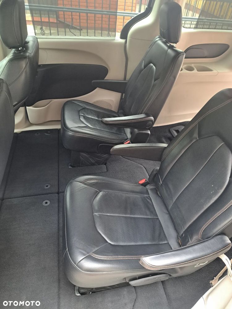 Chrysler Pacifica - 28