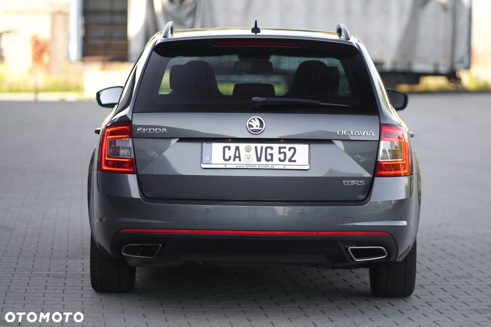 Skoda Octavia 2.0 TDI RS Challenge DSG - 9