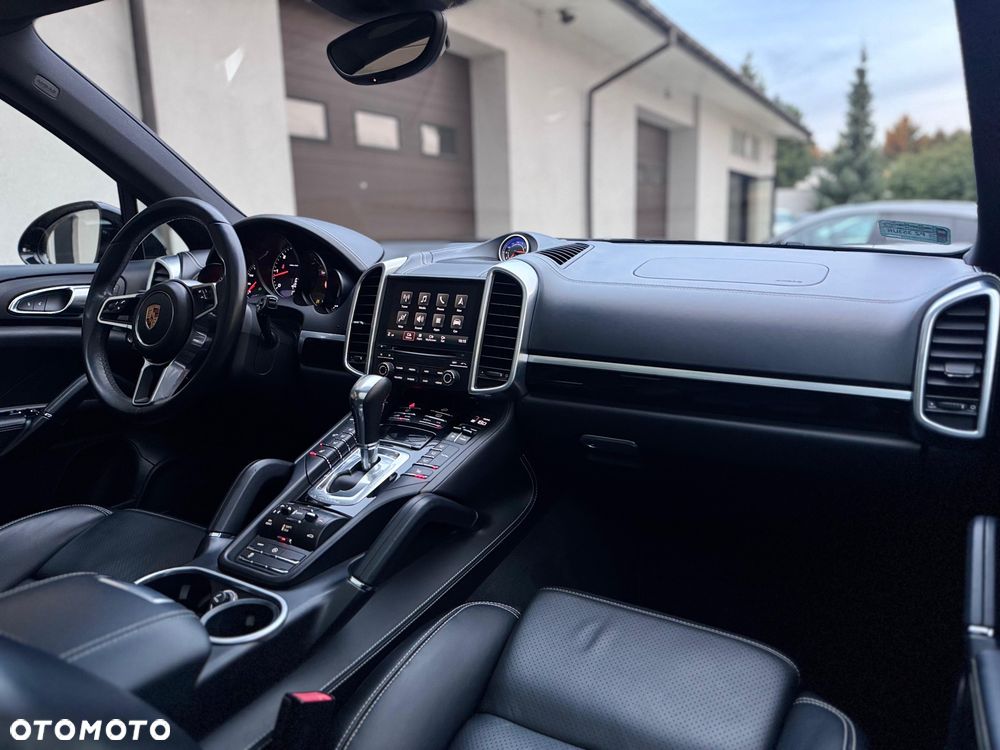 Porsche Cayenne Platinum Edition - 35