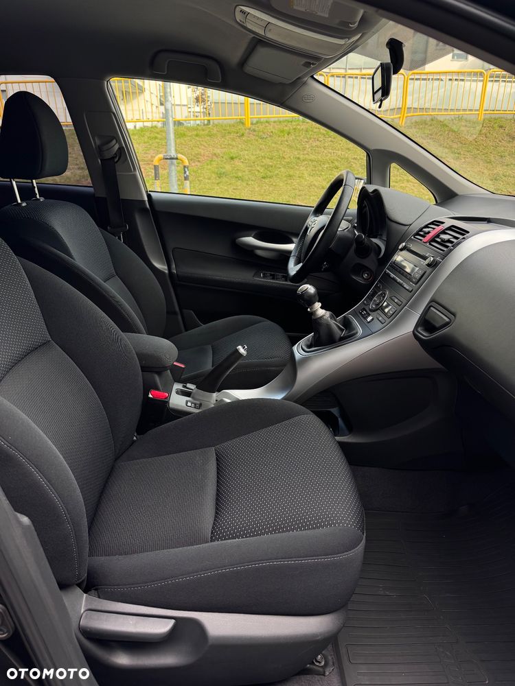 Toyota Auris - 11