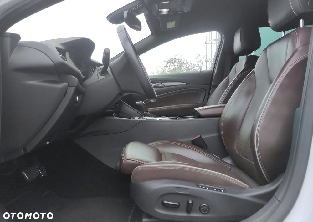 Opel Insignia 2.0 T 4x4 Innovation S&S - 16