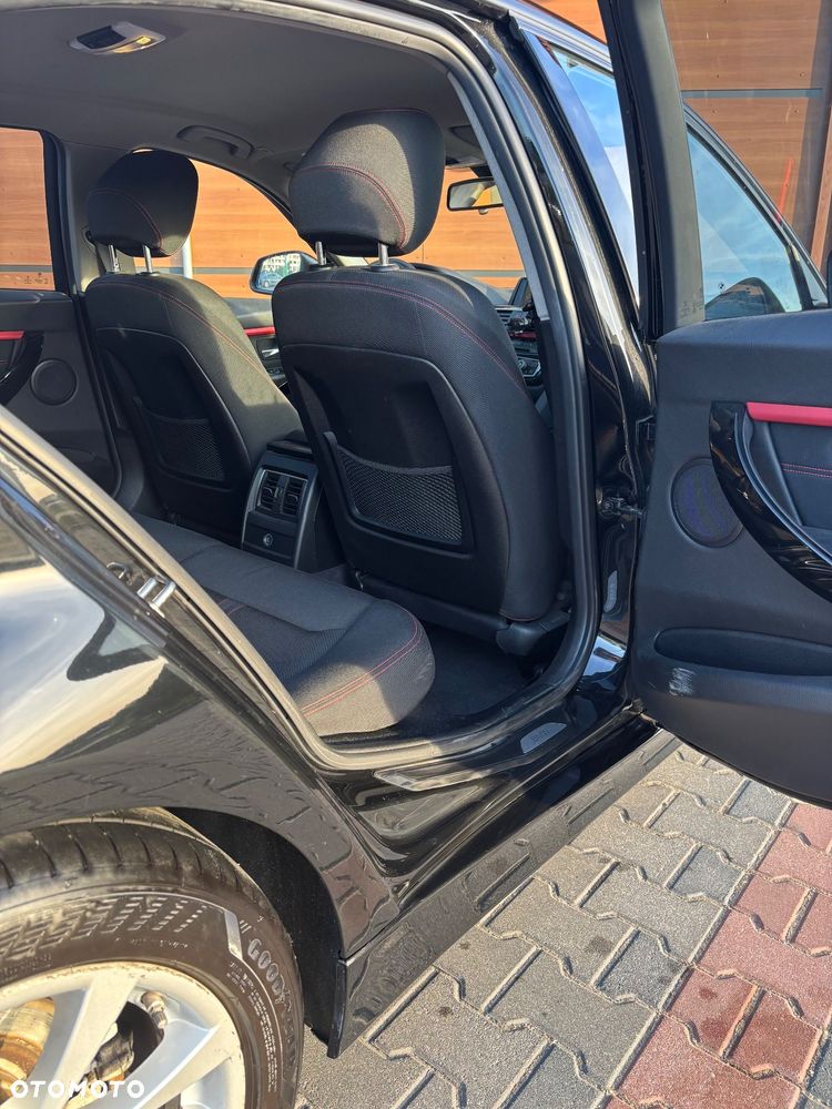 BMW Seria 3 318i Sport Line - 12