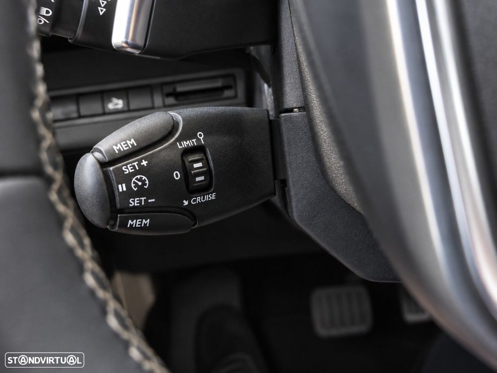 Peugeot 5008 1.2 PureTech Allure EAT8 - 14