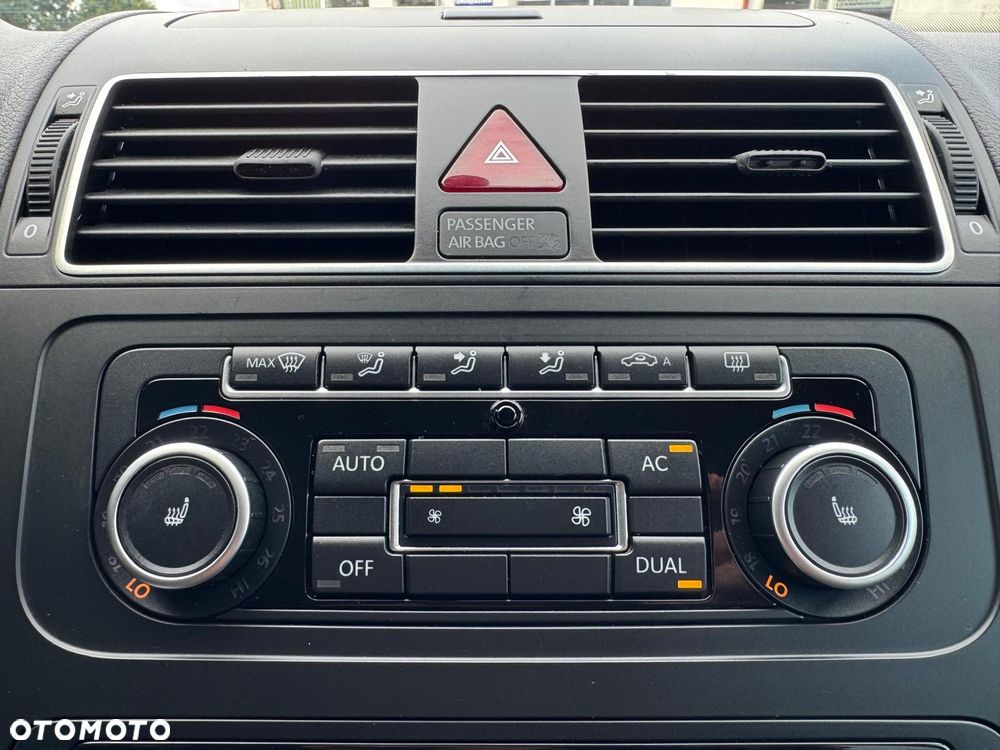 Volkswagen Touran - 28
