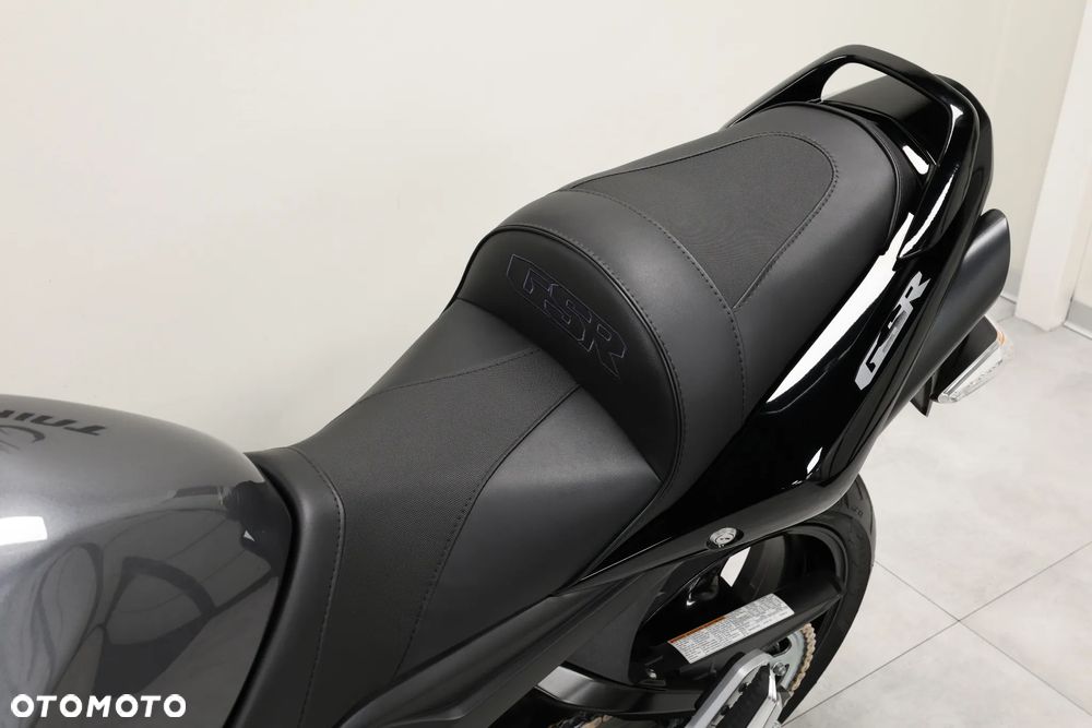 Suzuki GSR - 18