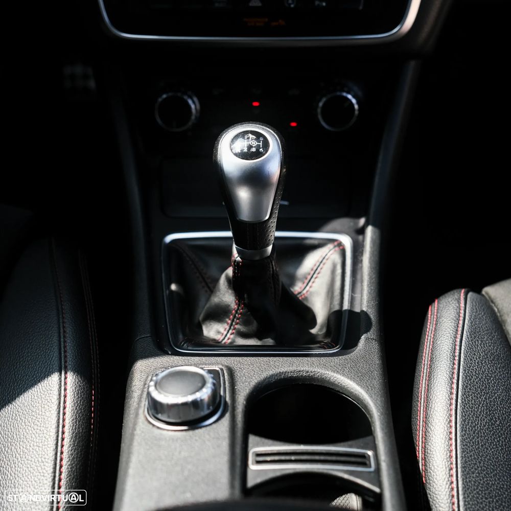 Mercedes-Benz CLA 180 d Shooting Brake AMG Line - 29