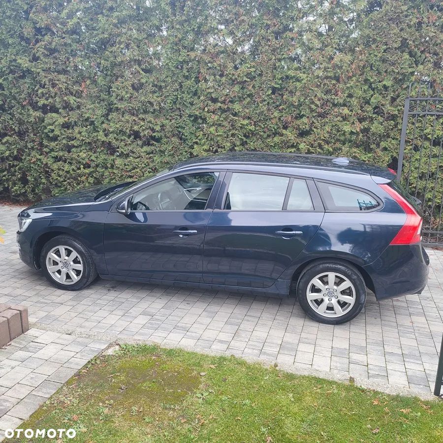 Volvo V60 T4 R-Design Kinetic - 3