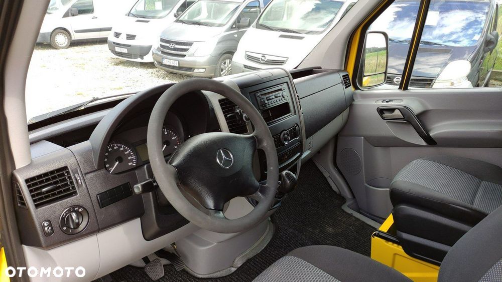 Mercedes-Benz Sprinter - 25