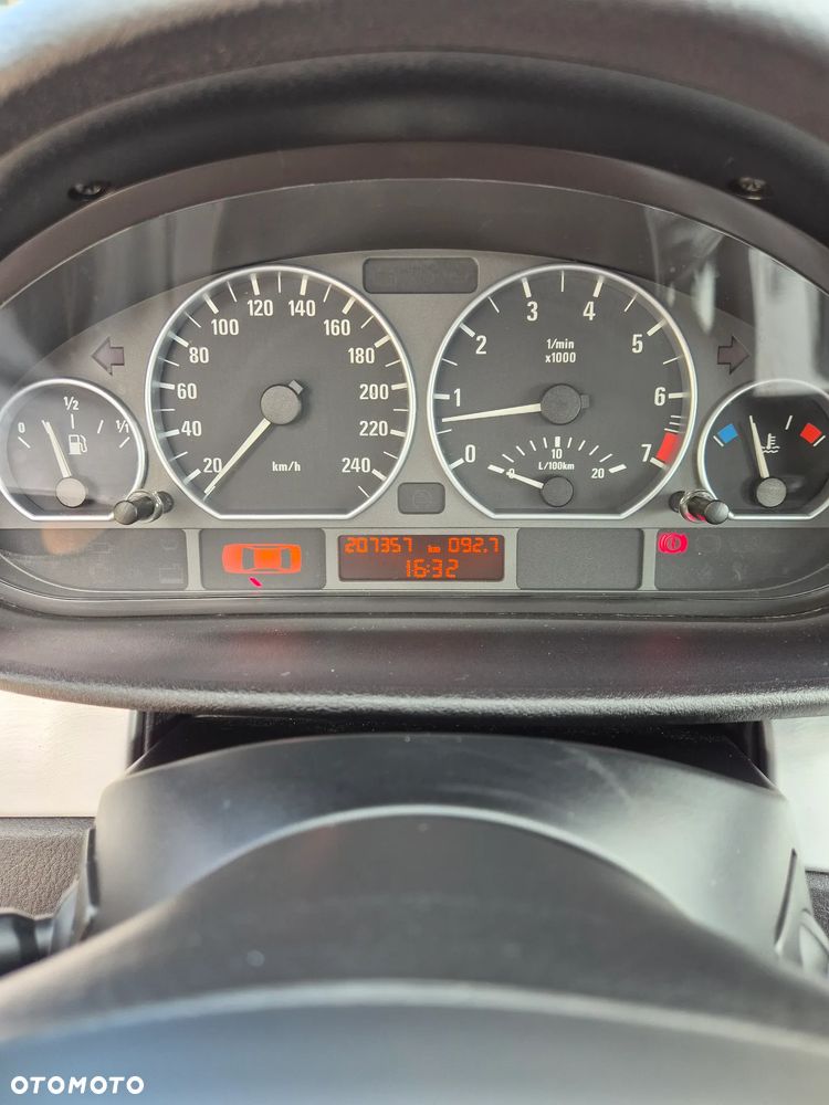 BMW Seria 3 320i Edition Sport - 10