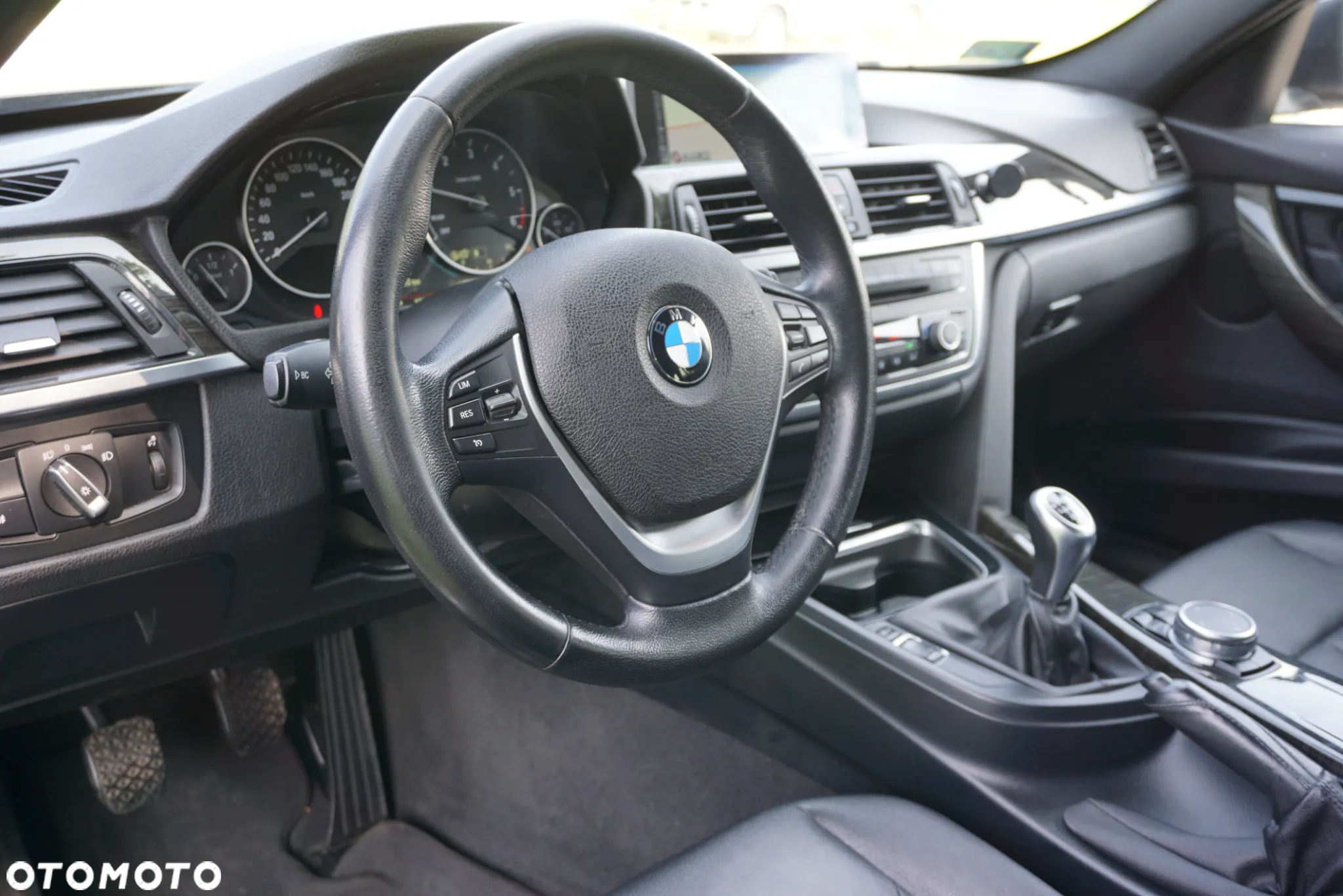 BMW Seria 3 318d Touring Luxury Line - 14