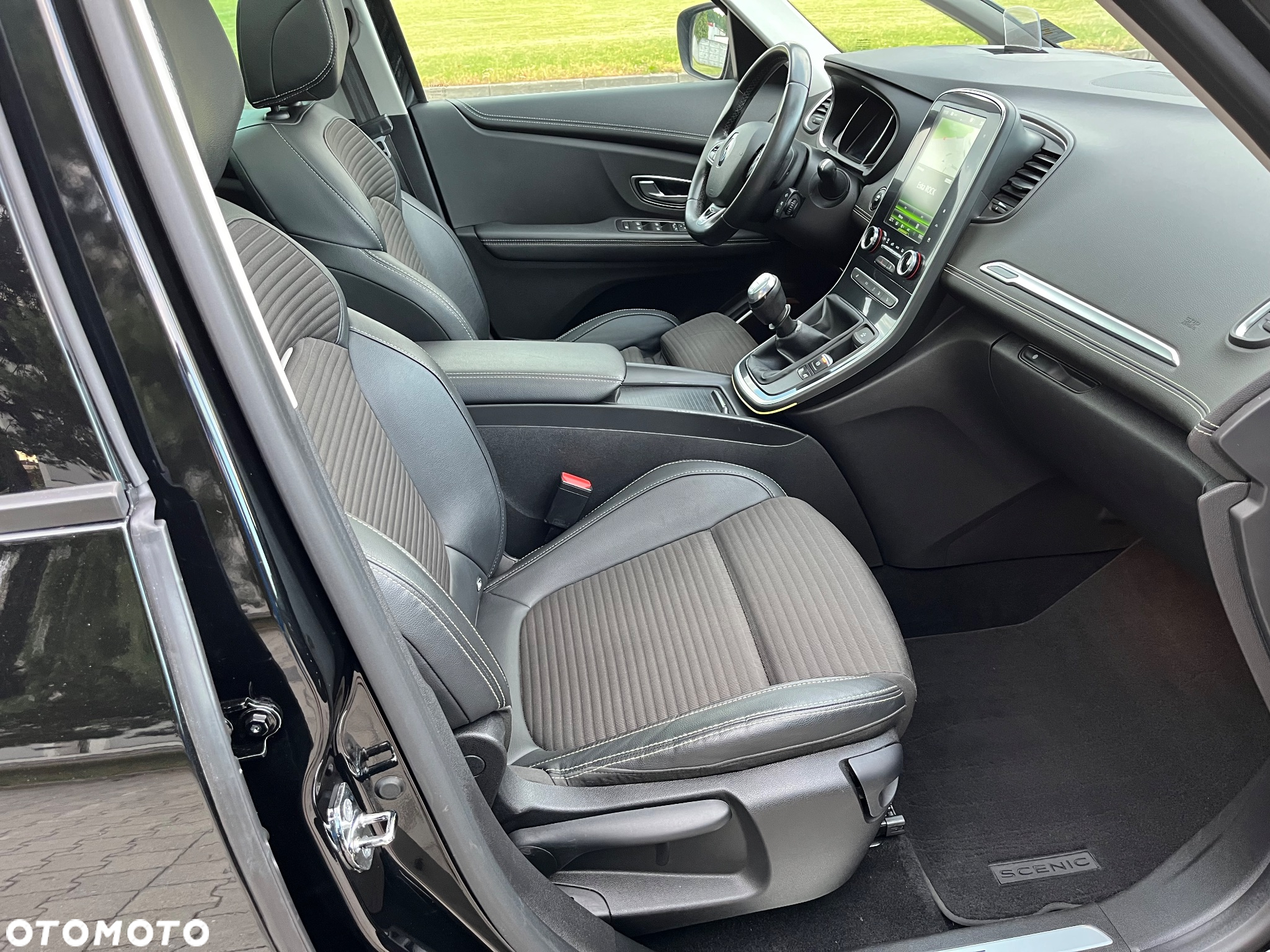 Renault Grand Scenic - 10