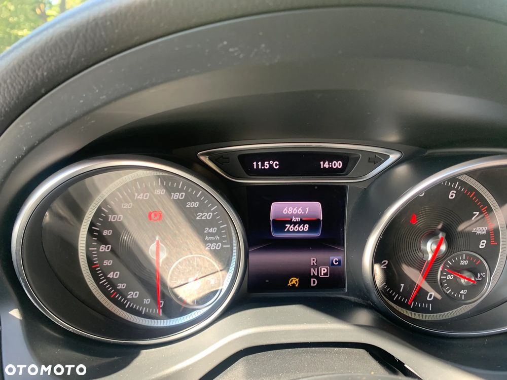 Mercedes-Benz CLA 220 4-Matic AMG Line - 9