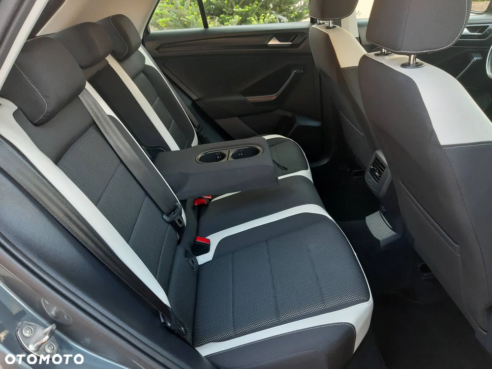 Volkswagen T-Roc - 35
