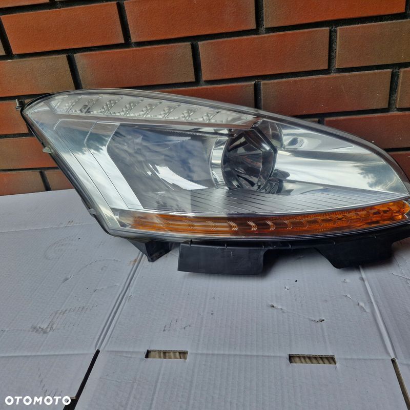 LAMPA PRAWA PRZÓD CITROEN C4 PICASSO - 1