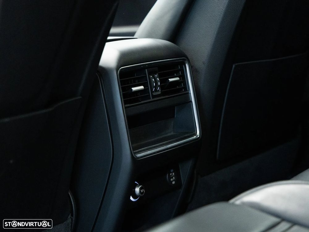 Porsche Cayenne Platinum Edition - 16