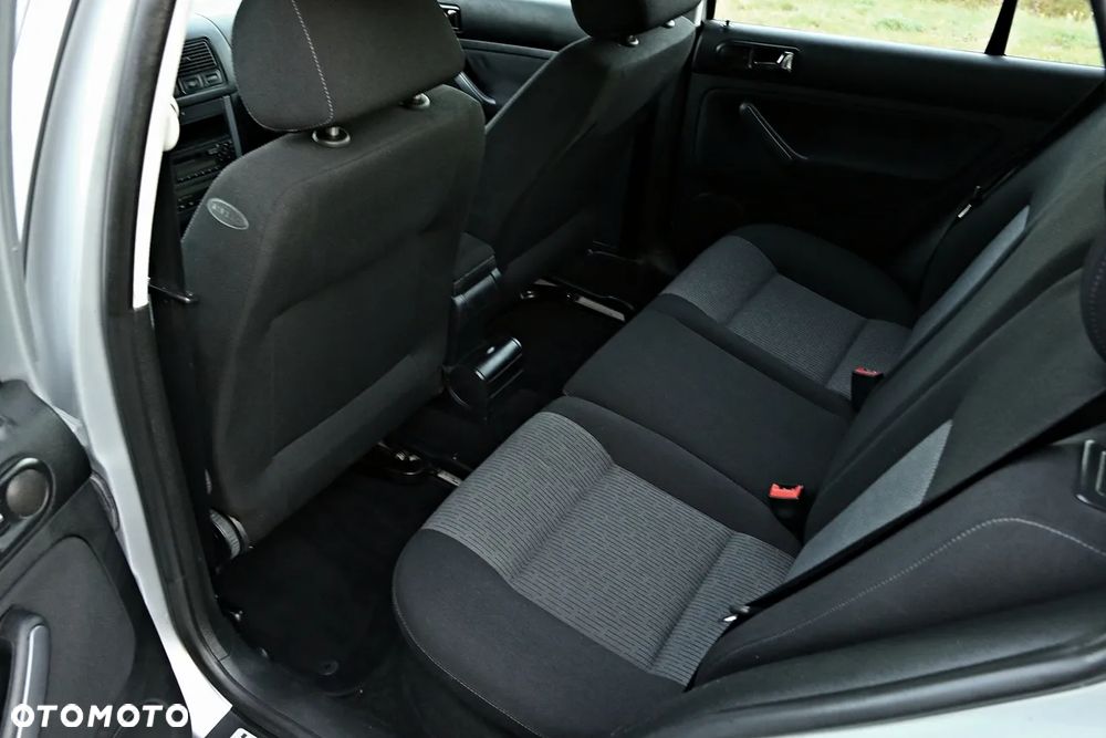 Volkswagen Golf 1.6 Comfortline - 30