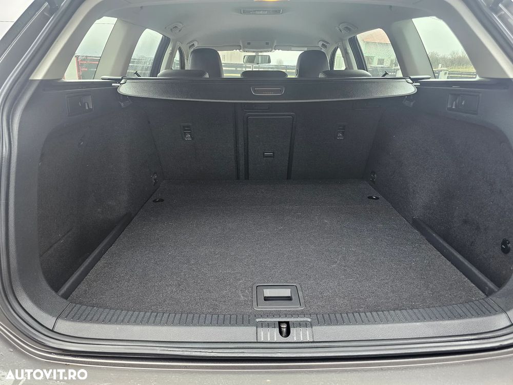 Volkswagen Golf 1.6 TDI BlueMotion Technology DSG Comfortline - 22