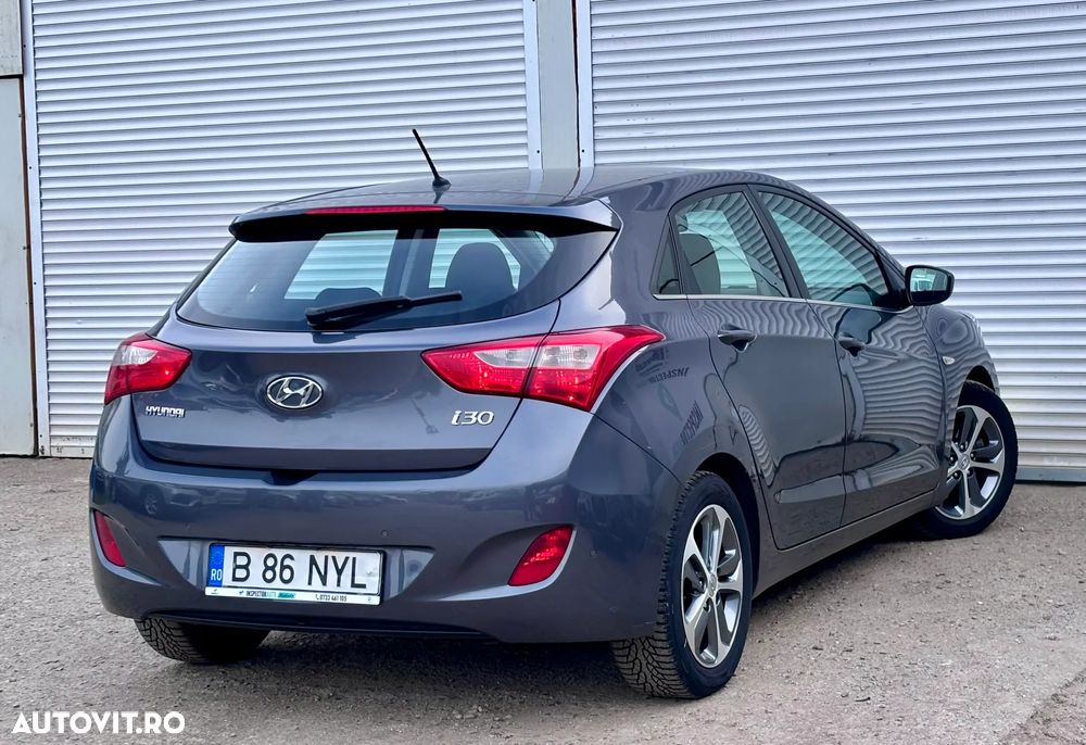 Hyundai i30 blue 1.4 Trend - 15