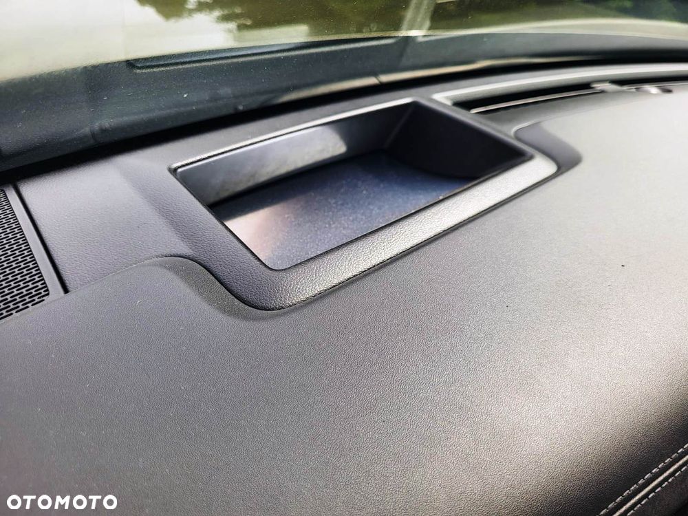 Hyundai Santa Fe 1.6 HEV 4WD SEVEN Signature - 25