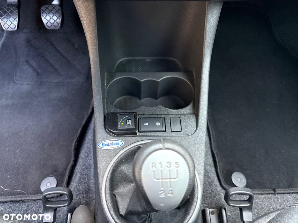 Skoda Fabia 1.2 HTP Ambiente - 24