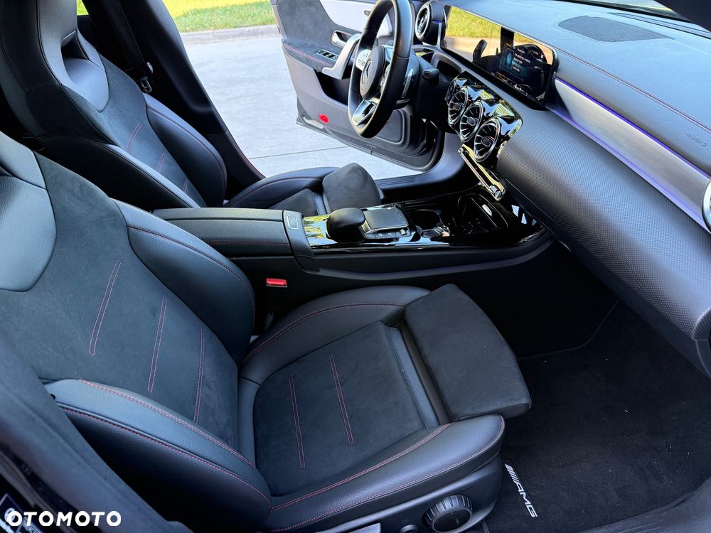 Mercedes-Benz CLA 250 4-Matic AMG Line 7G-DCT - 24
