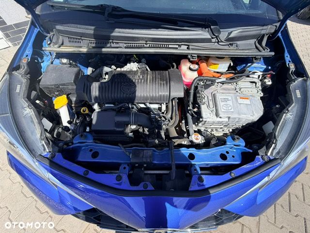 Toyota Yaris Hybrid 100 Selection Platinum - 17