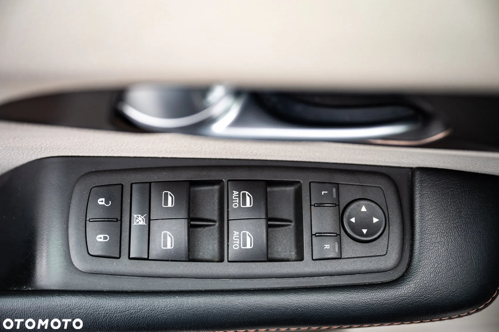 Chrysler Pacifica - 30