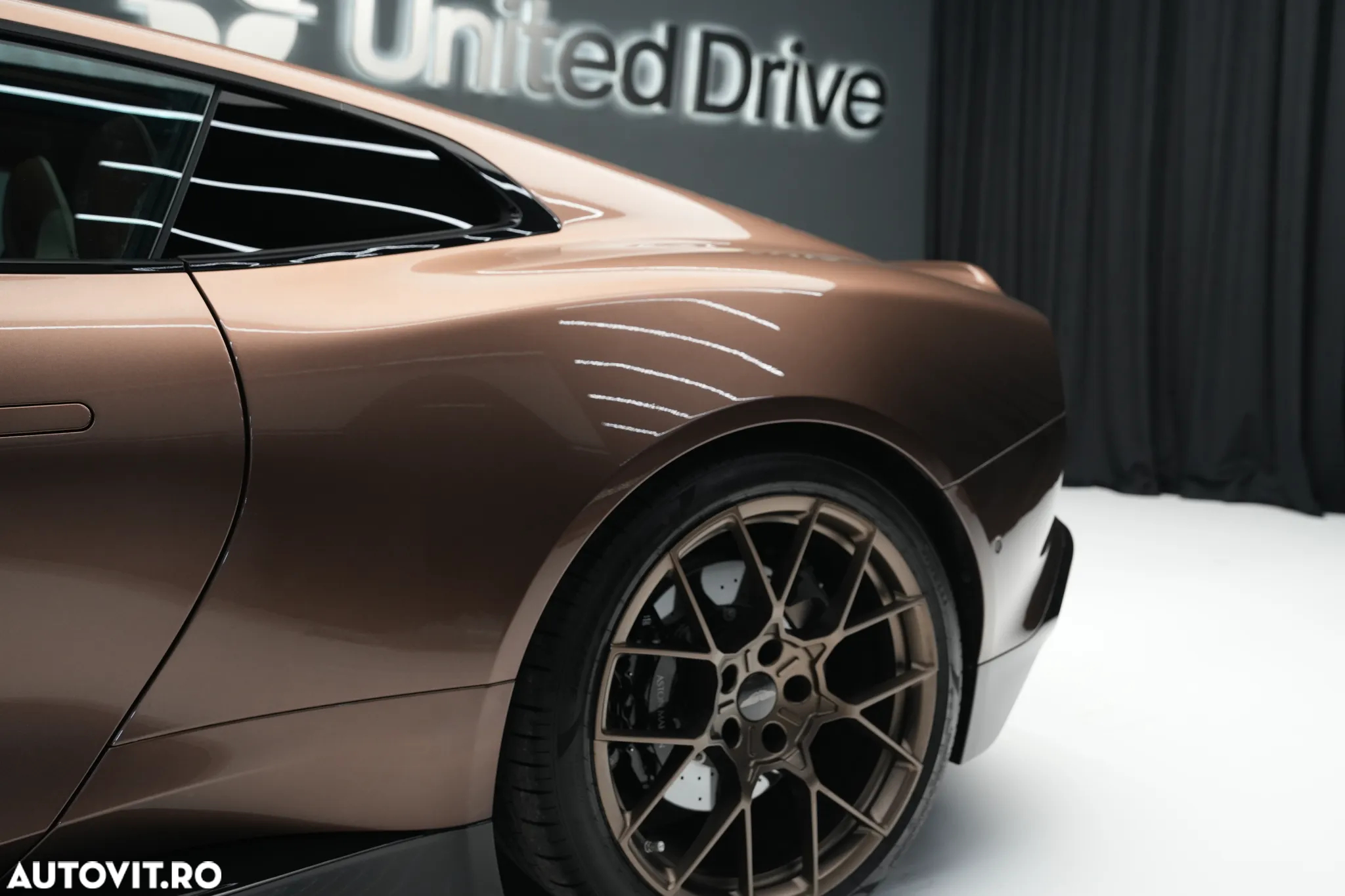 Aston Martin Vanquish - 39