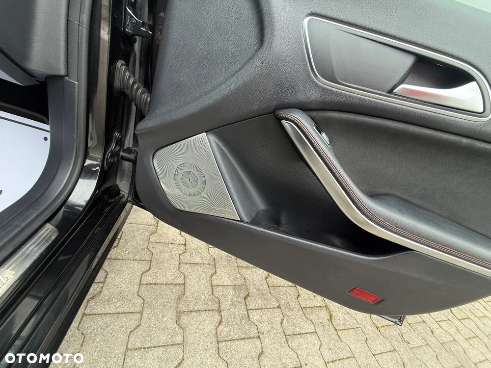 Mercedes-Benz CLA 200 AMG Line - 26