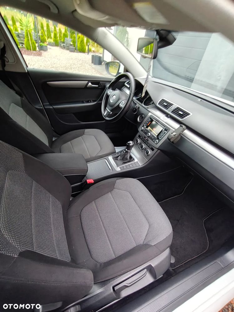 Volkswagen Passat - 11