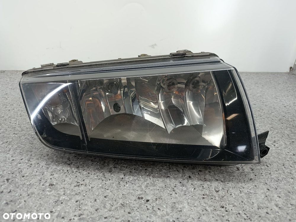 LAMPA PRZÓD PRAWA SKODA FABIA I FL 246366 HELLA - 2