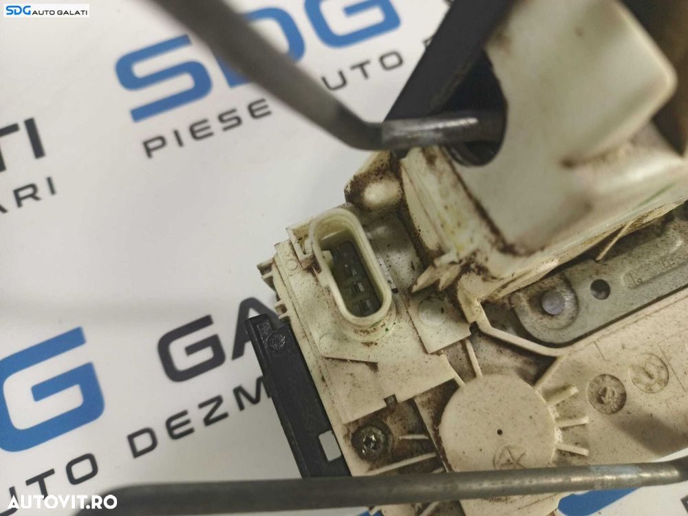 Incuietoare Broasca pentru Usa Portiera Dreapta Spate Fiat Freemont 2008 - 2016 Cod P04589696AA [L1249] - 2