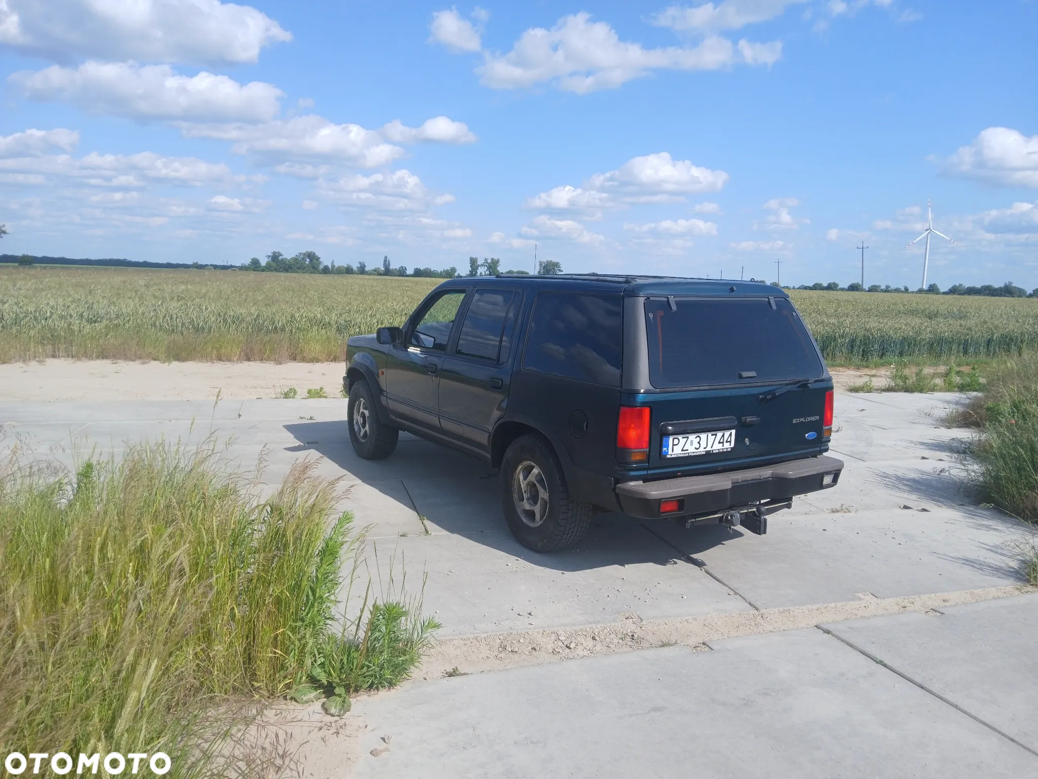 Ford Explorer Standard - 3