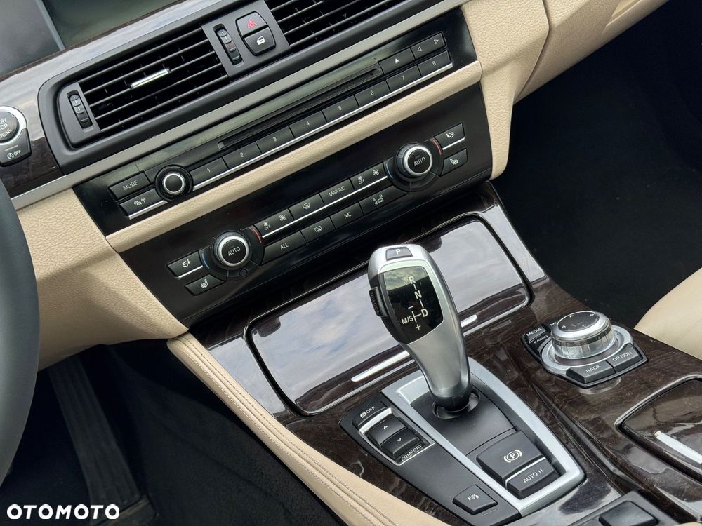 BMW Seria 5 528i - 22