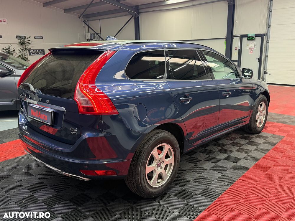 Volvo XC 60 D4AWD Momentum - 4