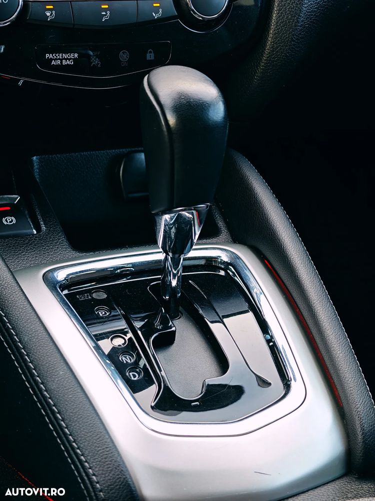 Nissan Qashqai 1.6 DCI Xtronic TEKNA - 17