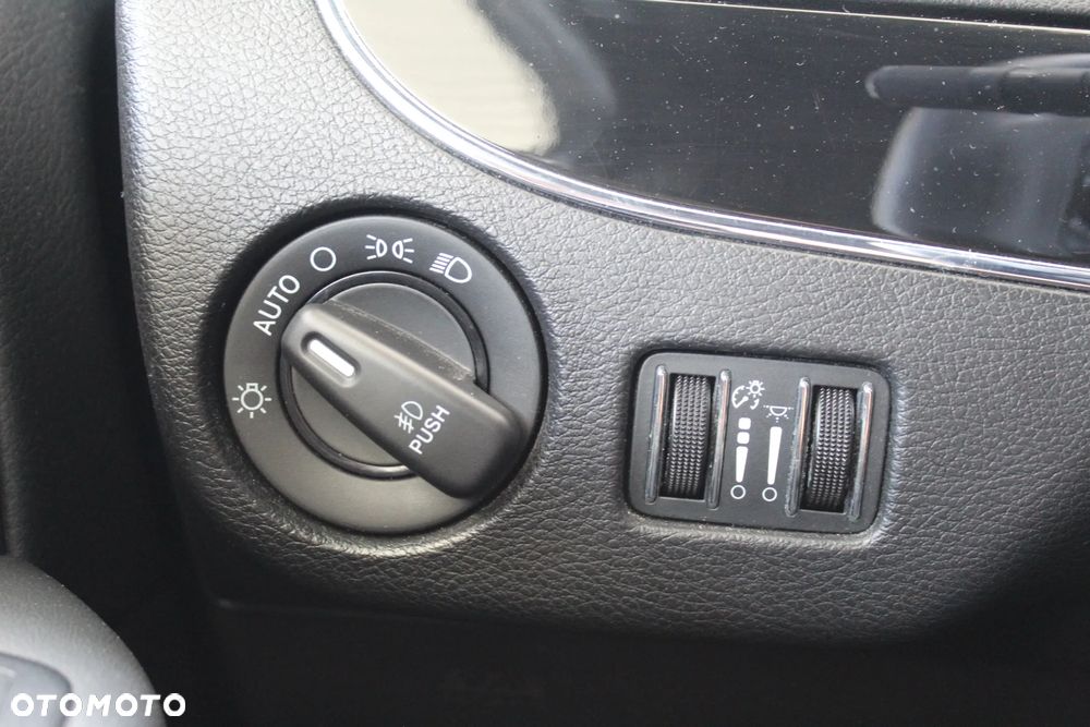 Chrysler Town & Country - 33
