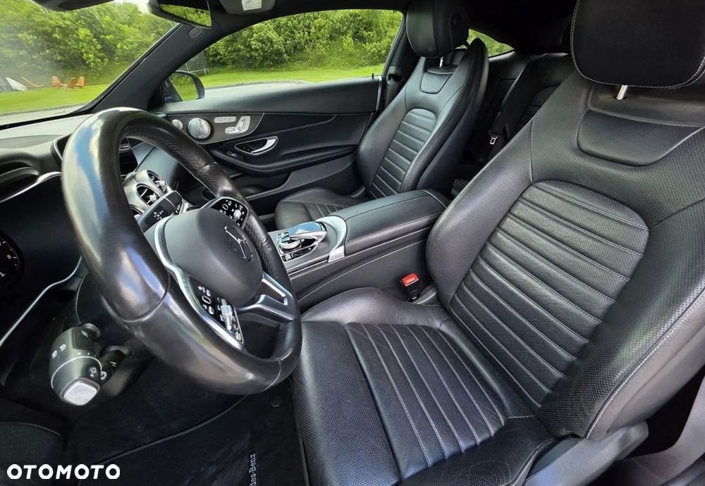 Mercedes-Benz Klasa C 300 9G-TRONIC AMG Line - 24