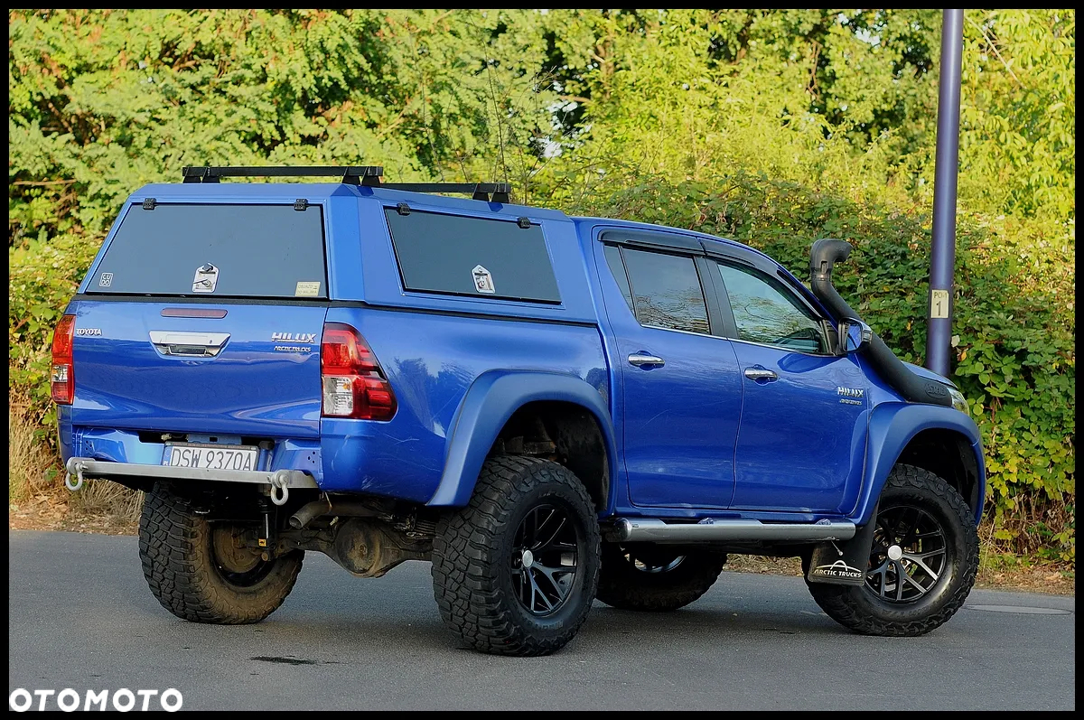 Toyota Hilux - 10