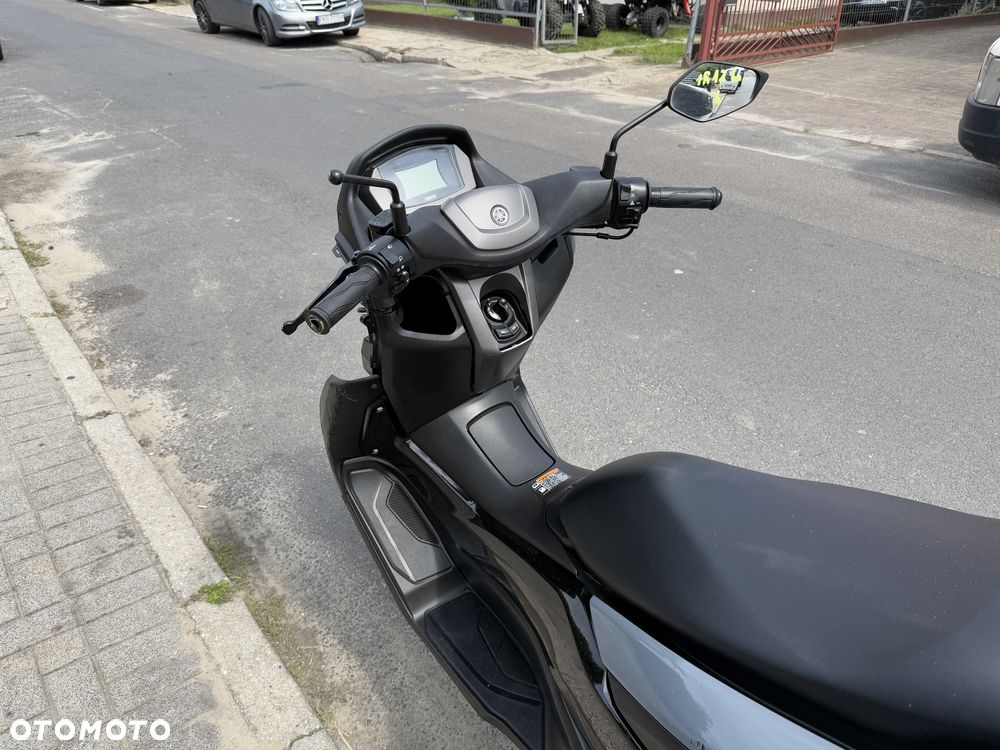 Yamaha NMAX - 11