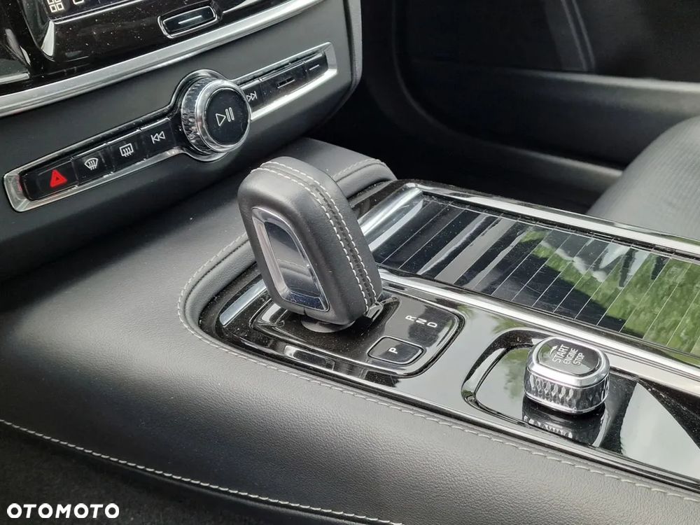 Volvo V90 T8 AWD Plug-In Hybrid R-Design - 19