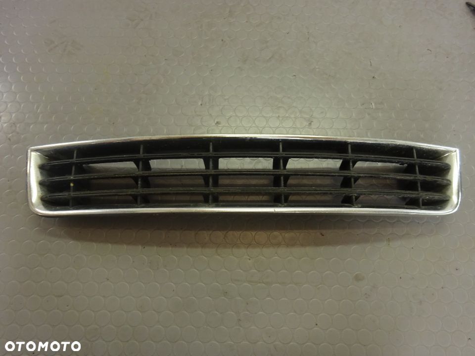 4E0807953 Atrapa Grill dolny maly Audi A8 D3 03-05 czesci